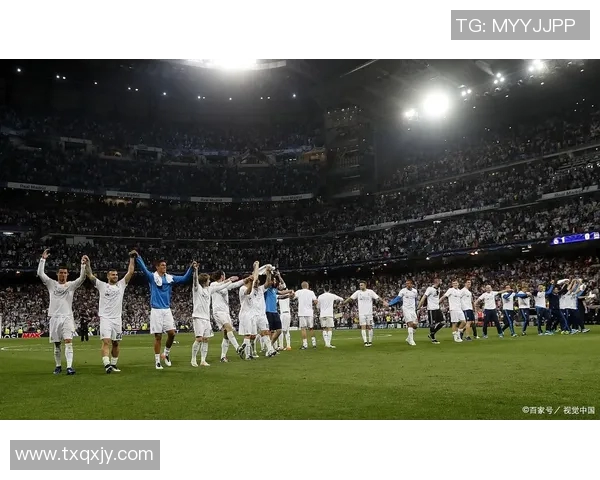 足球明星们激情对抗赛场巅峰对决展现技艺与团队精神的精彩瞬间